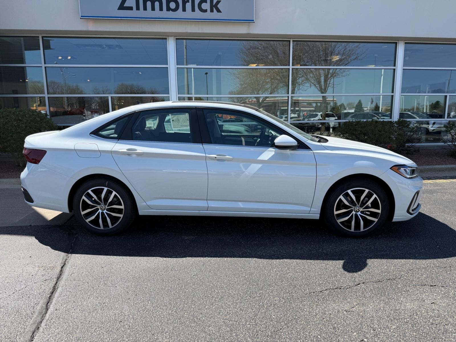 Volkswagen Jetta Vehicle Image 02