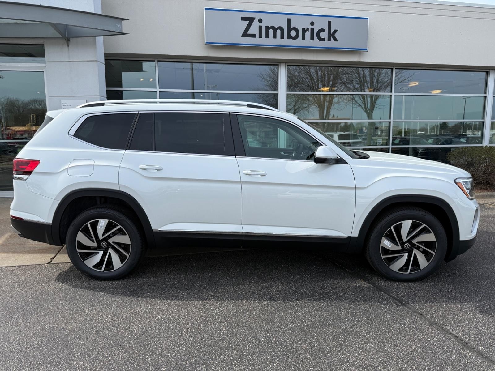 Volkswagen Atlas Vehicle Image 02