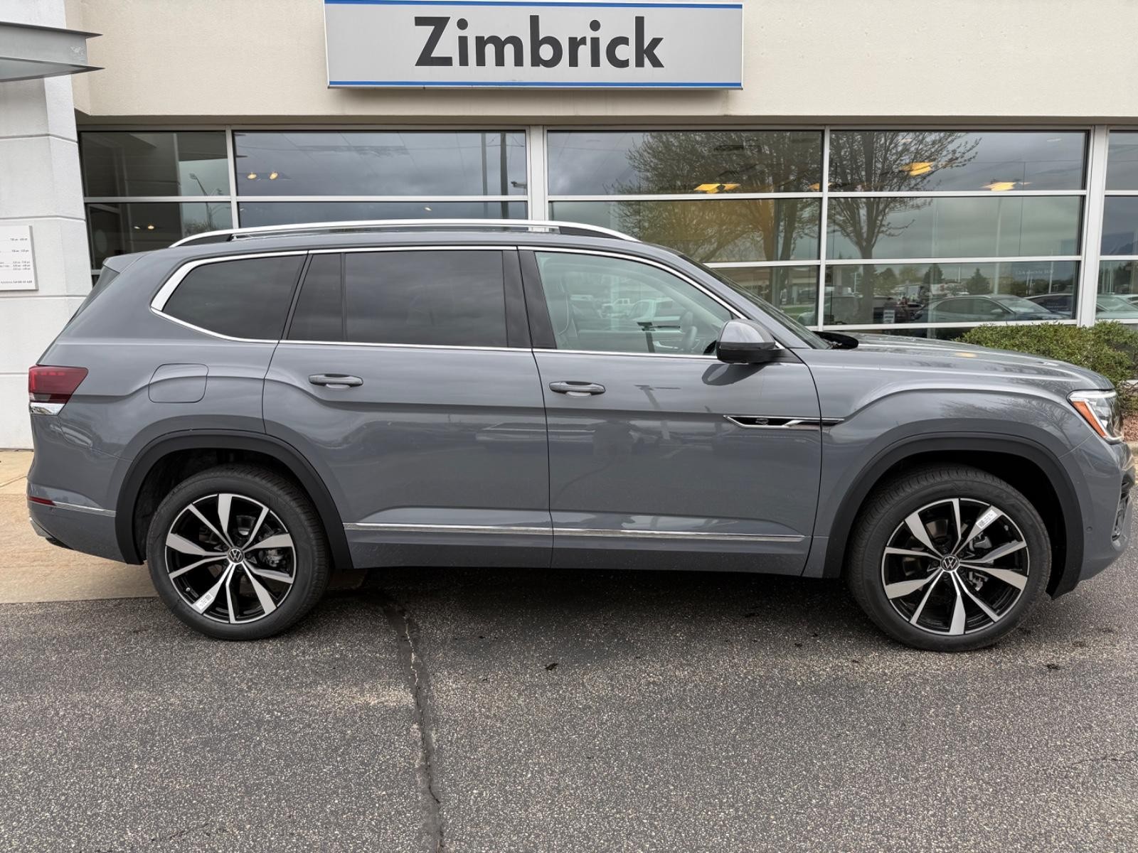 Volkswagen Atlas Vehicle Image 02