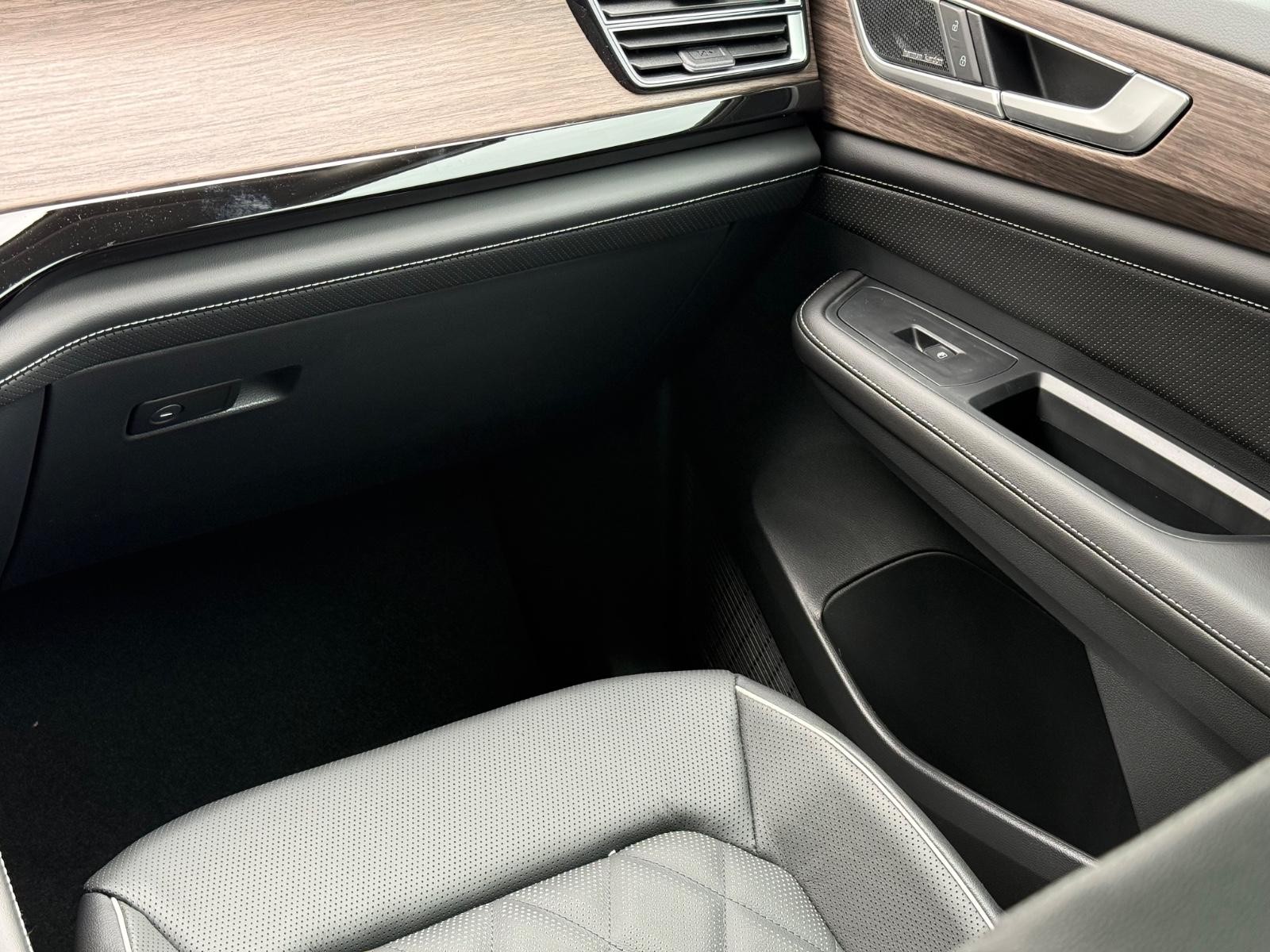 Volkswagen Atlas Vehicle Image 11