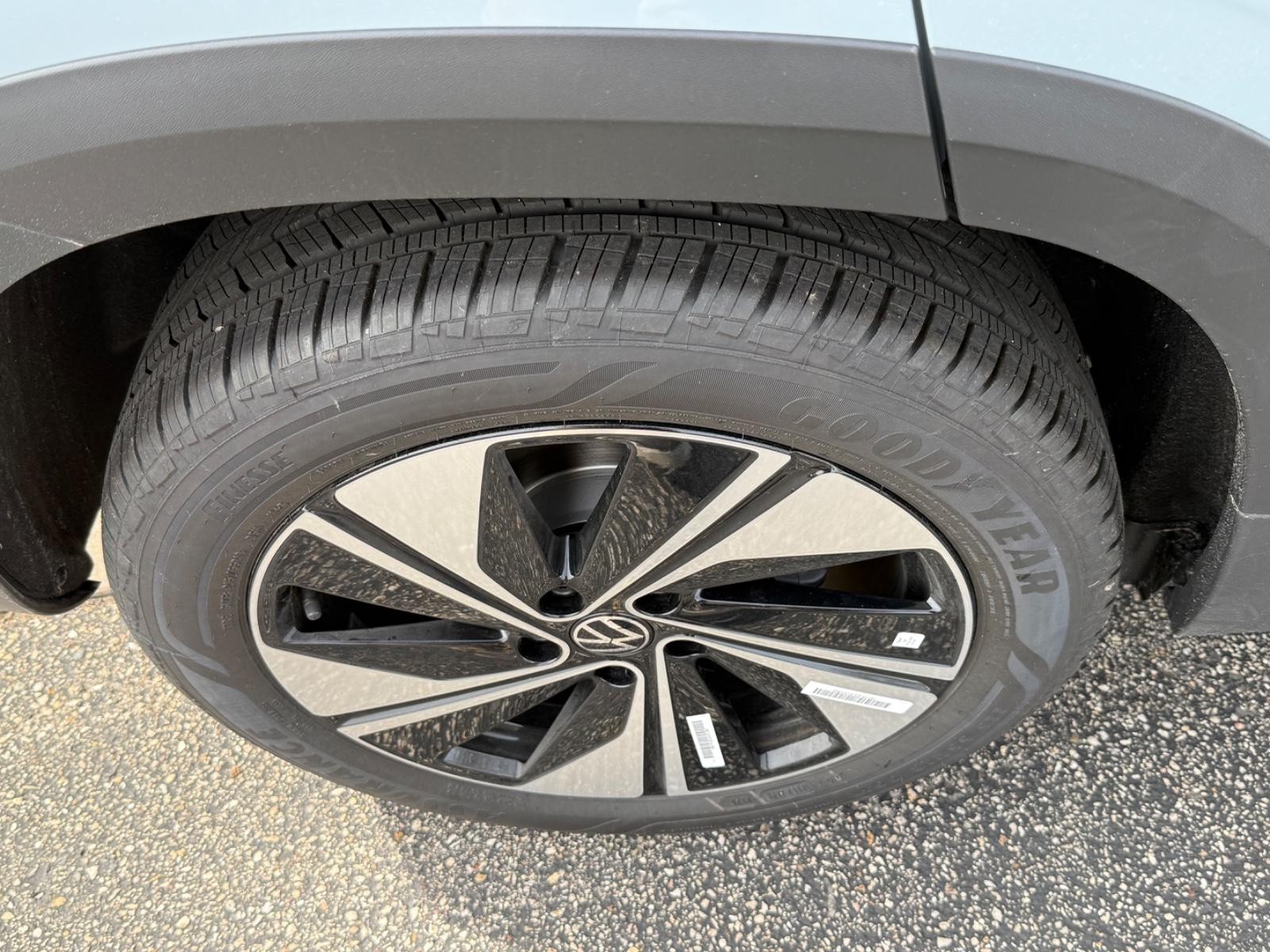 Volkswagen Taos Vehicle Image 04