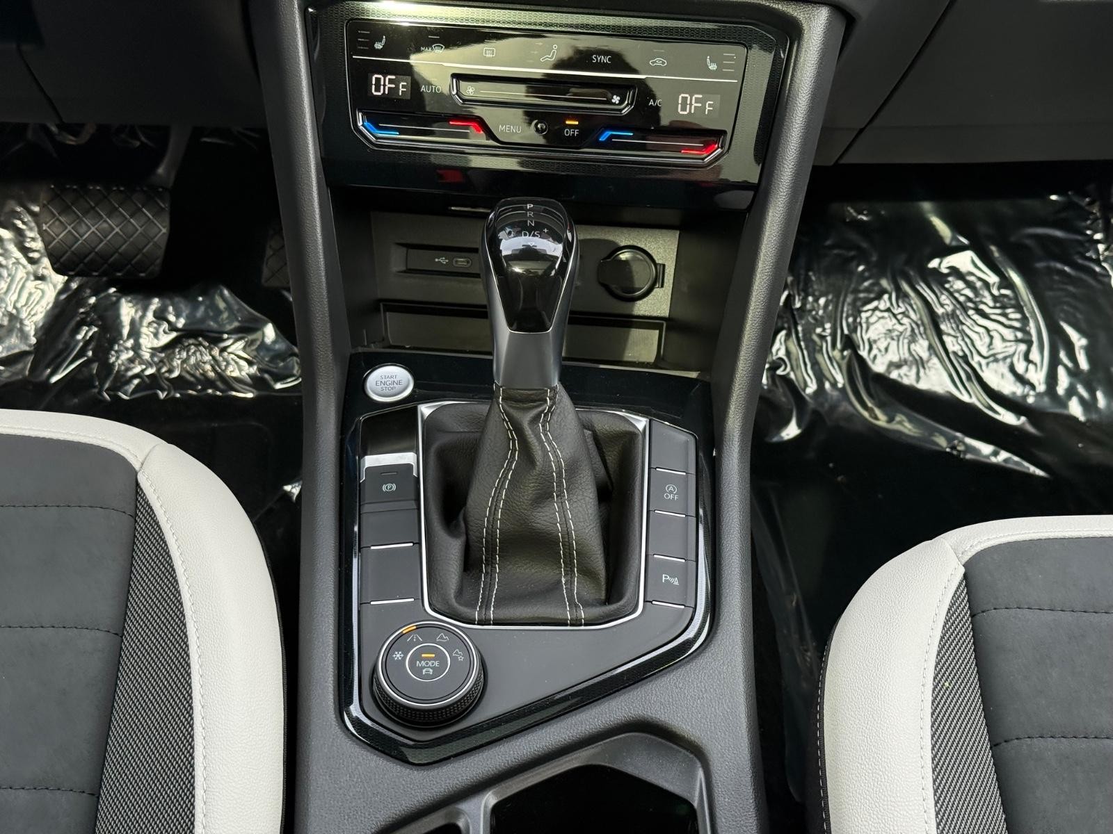 Volkswagen Taos Vehicle Image 08