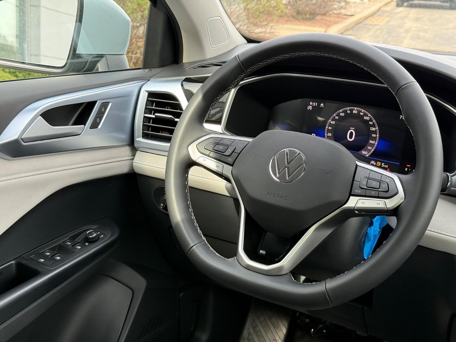 Volkswagen Taos Vehicle Image 09