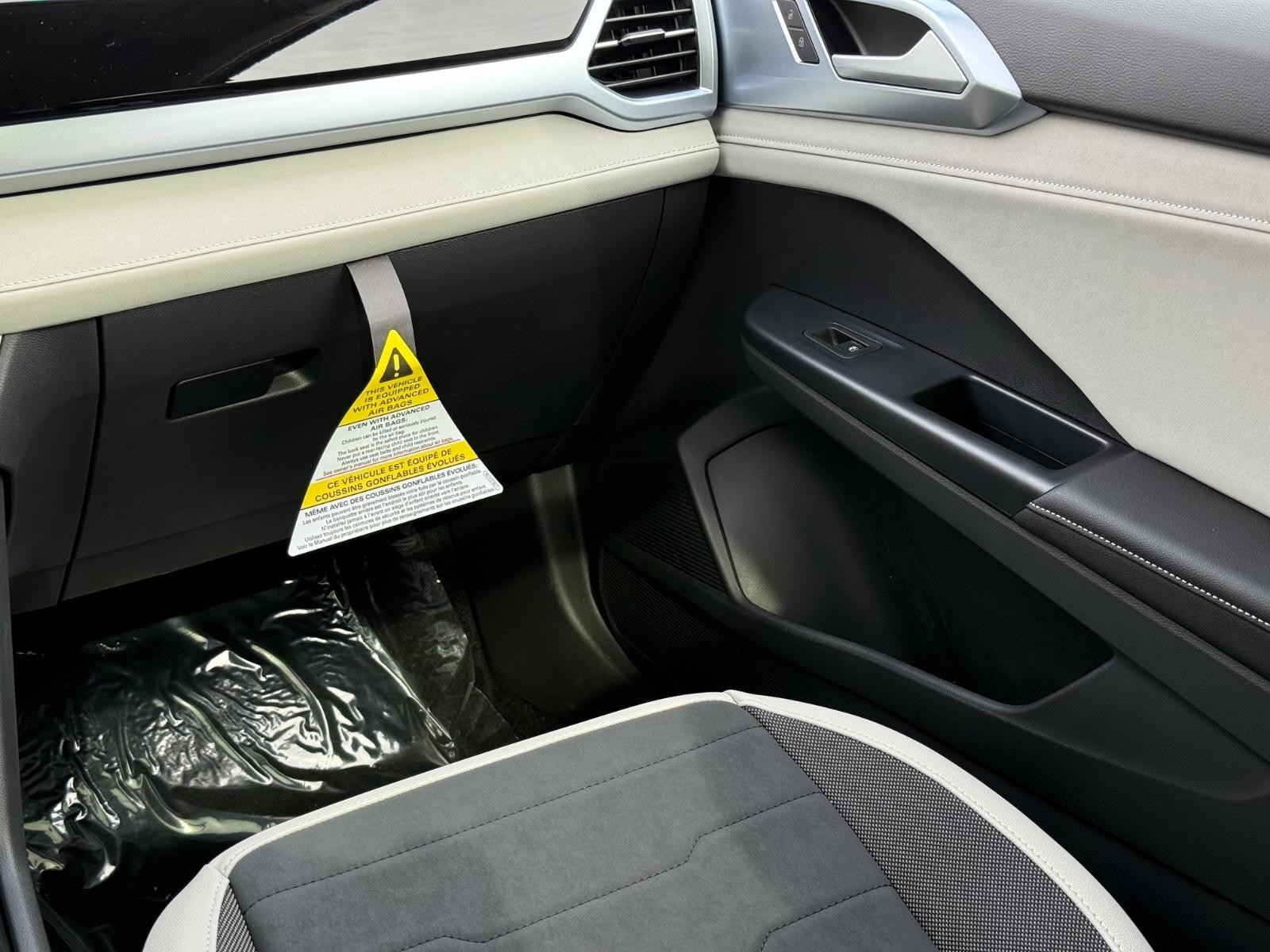 Volkswagen Taos Vehicle Image 10