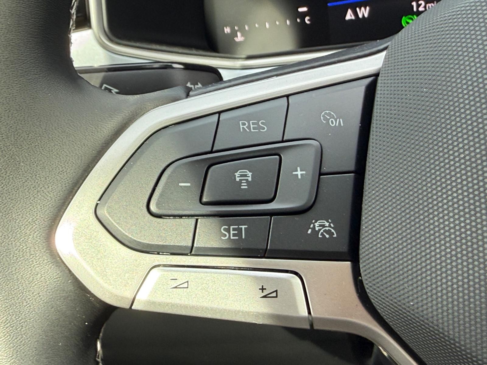 Volkswagen Taos Vehicle Image 11