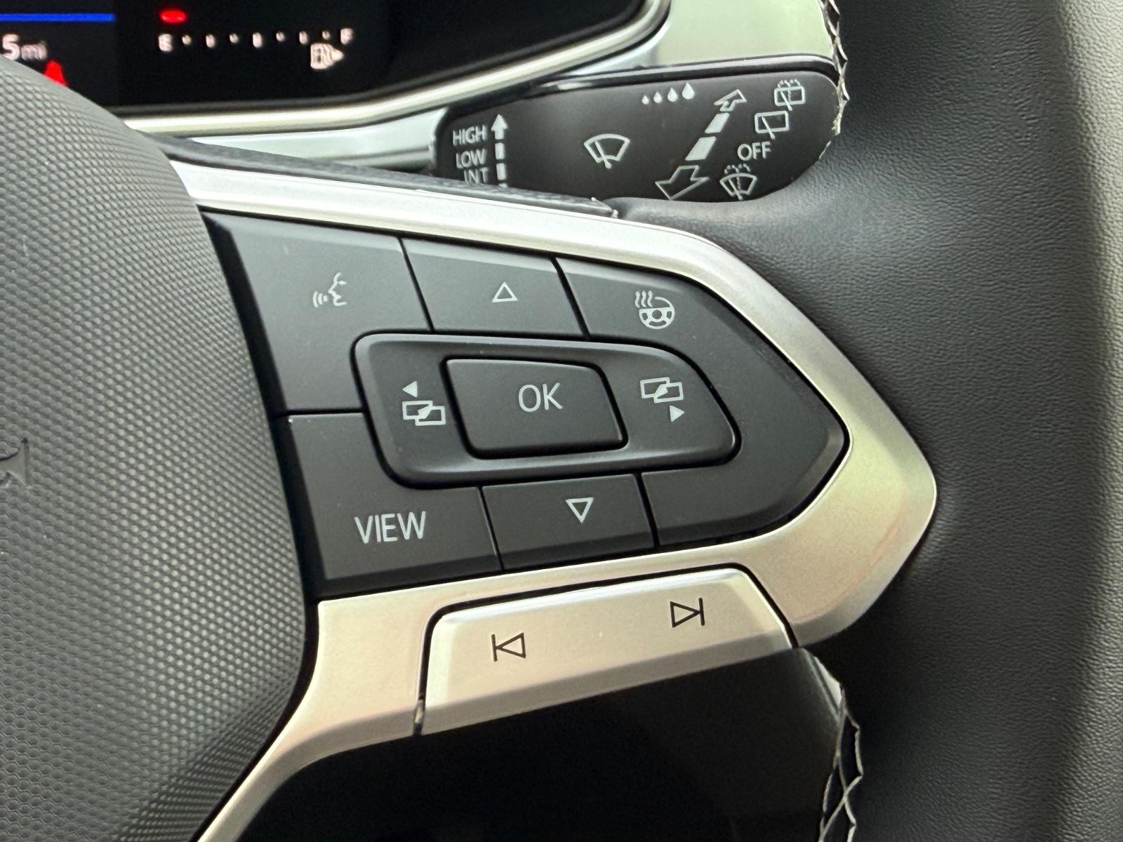 Volkswagen Taos Vehicle Image 12