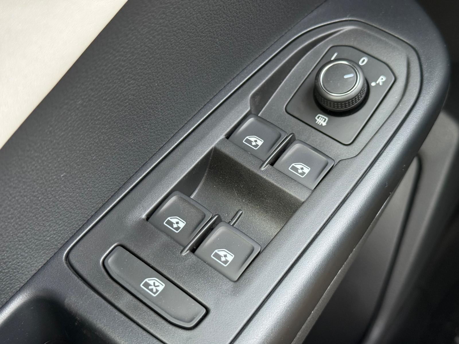 Volkswagen Taos Vehicle Image 16