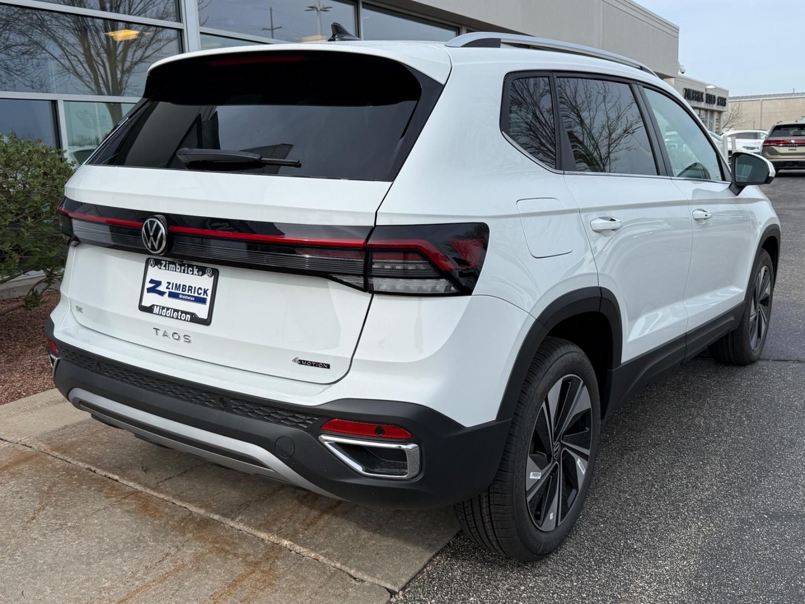 Volkswagen Taos Vehicle Image 03