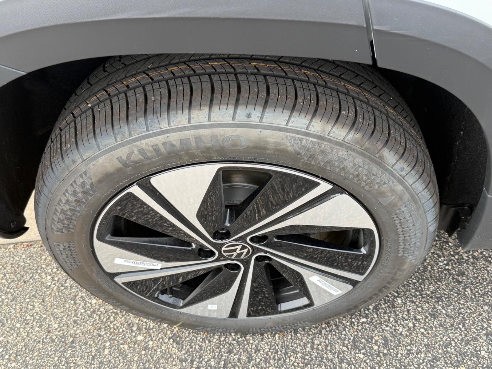 Volkswagen Taos Vehicle Image 04