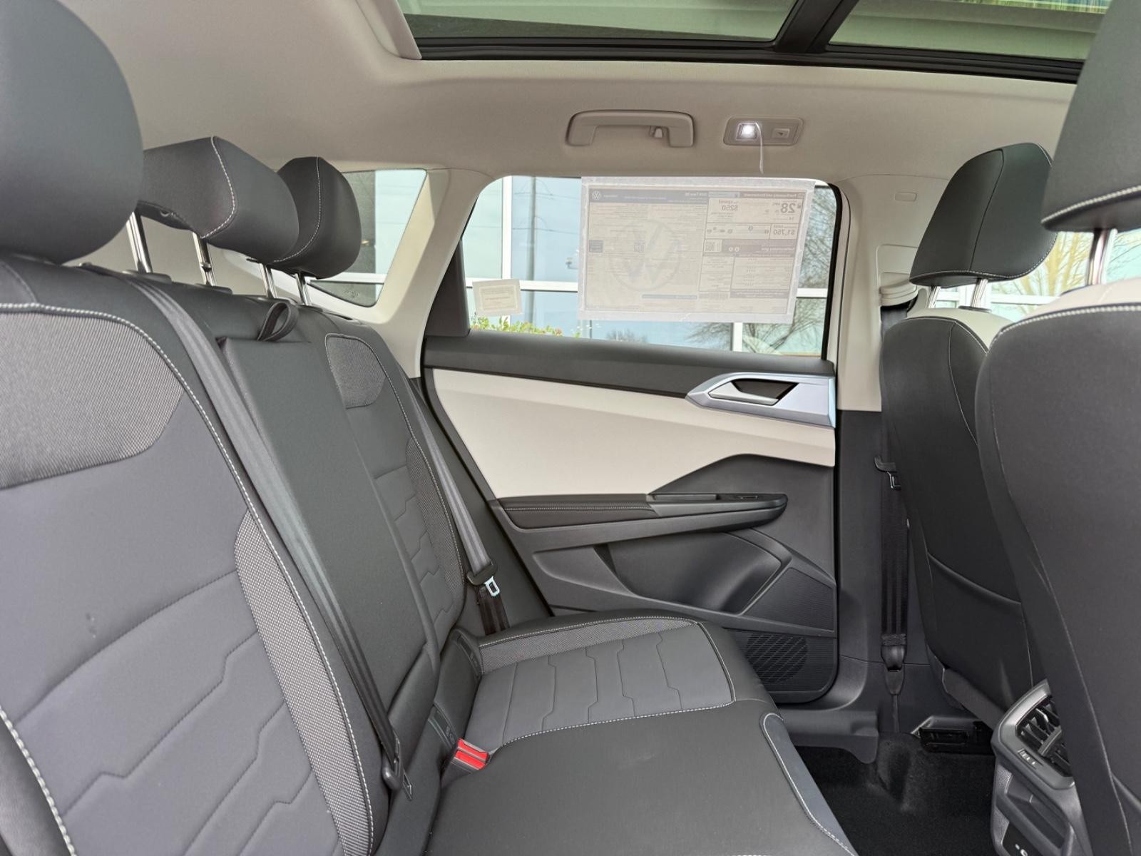 Volkswagen Taos Vehicle Image 05
