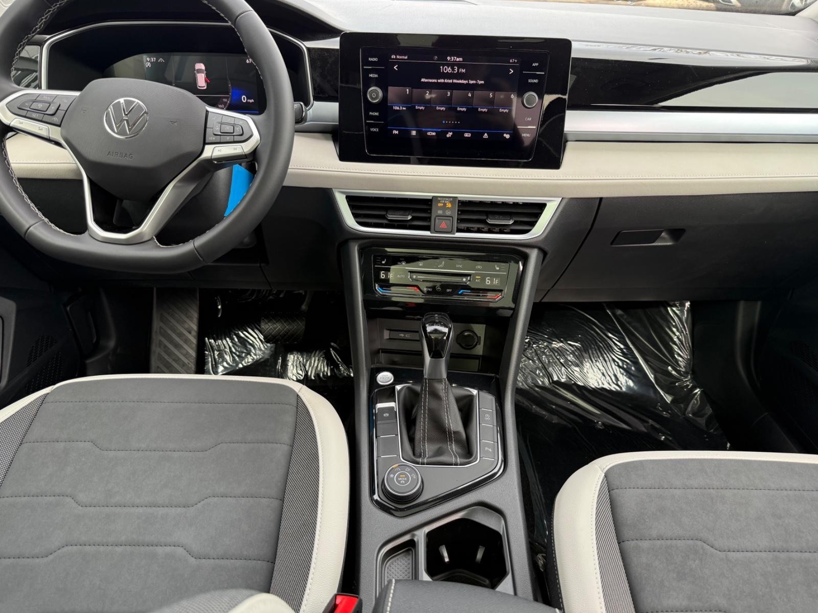 Volkswagen Taos Vehicle Image 06