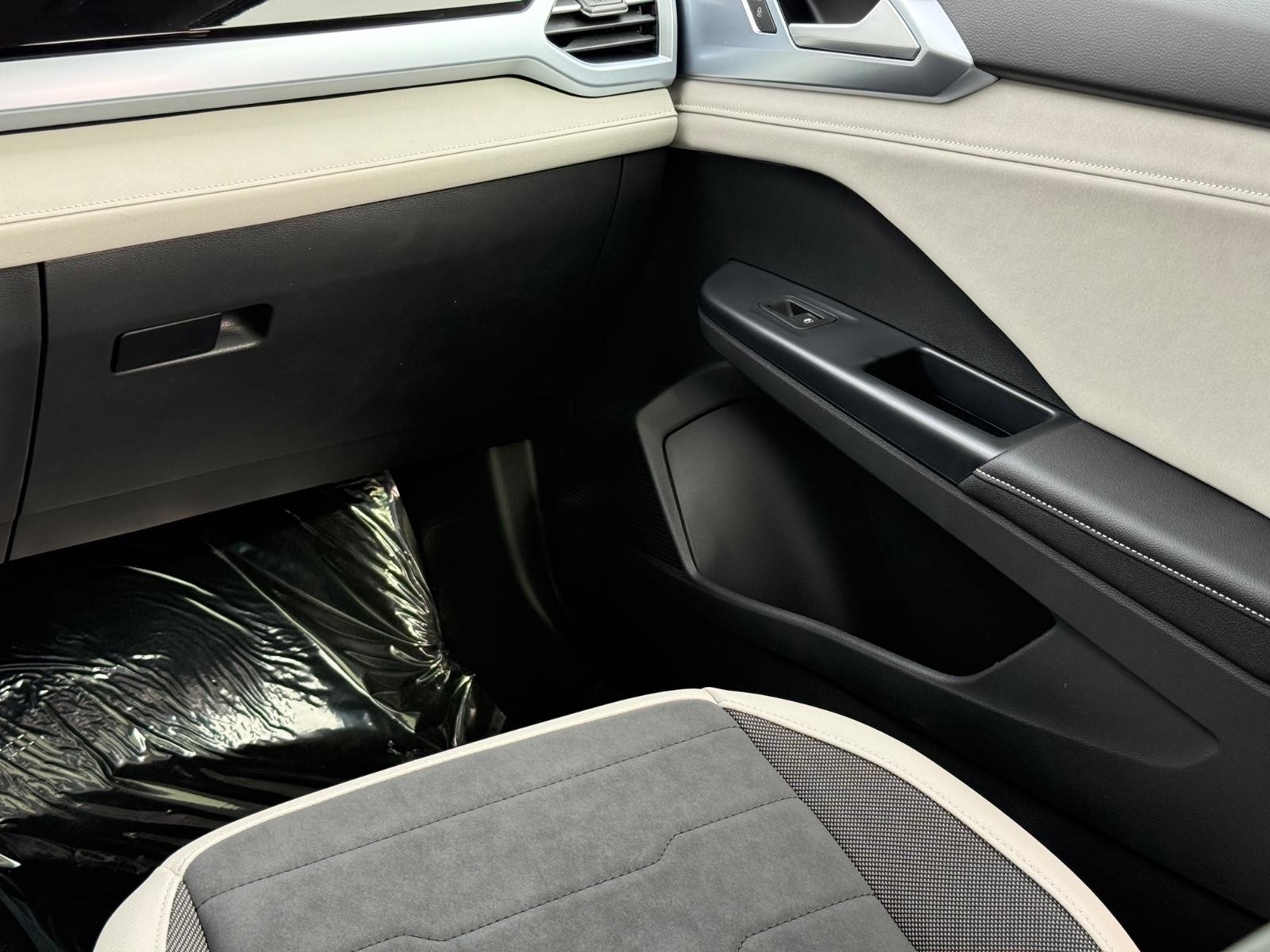 Volkswagen Taos Vehicle Image 10