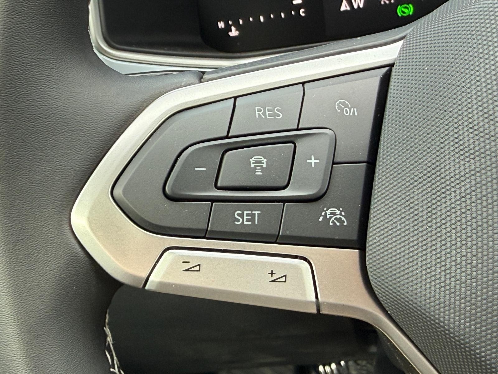 Volkswagen Taos Vehicle Image 11