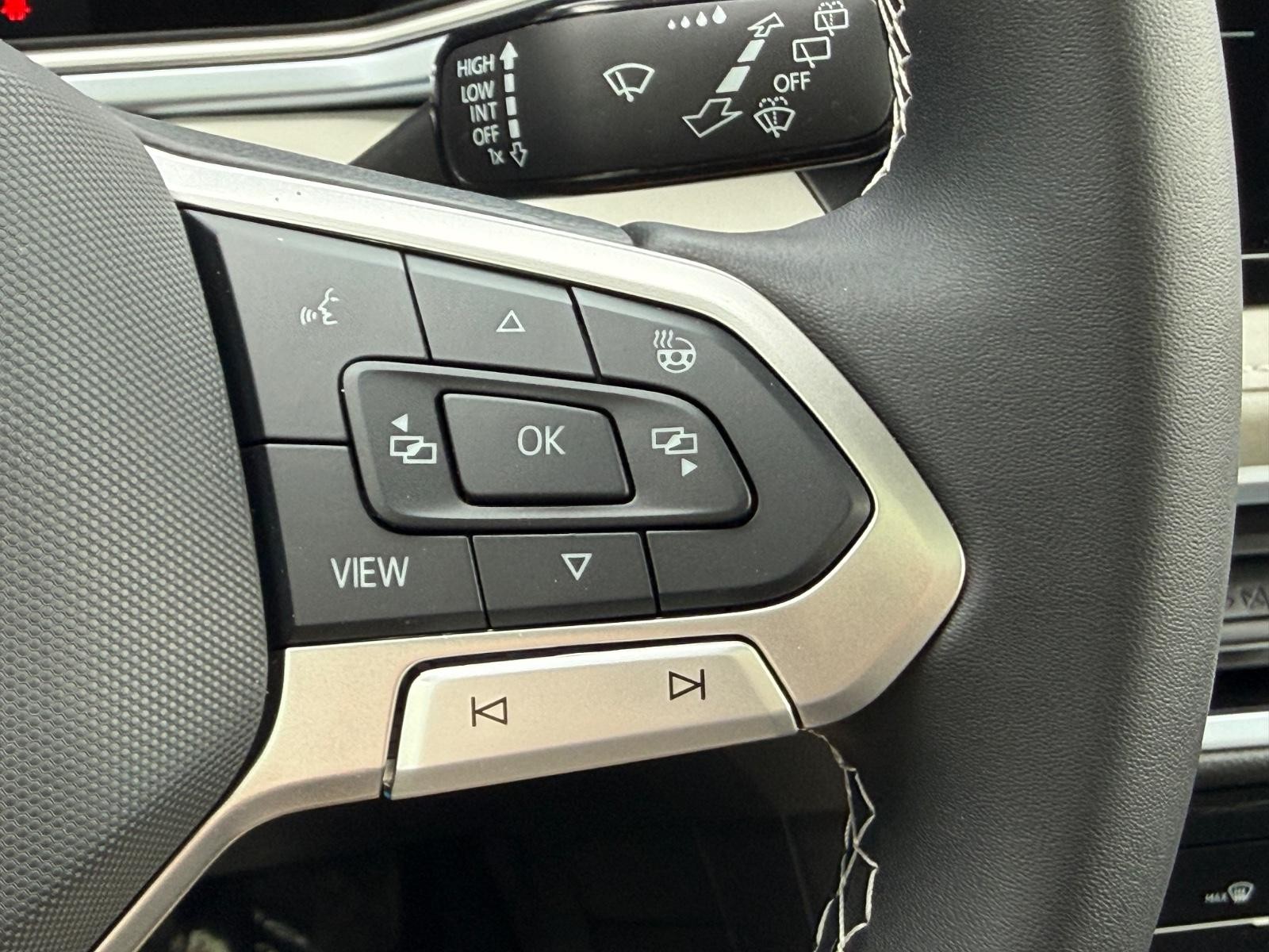 Volkswagen Taos Vehicle Image 12