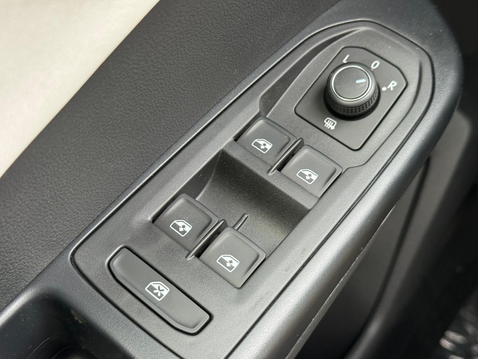 Volkswagen Taos Vehicle Image 15