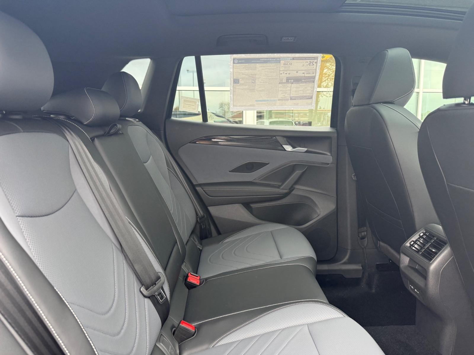 Volkswagen Tiguan Vehicle Image 05