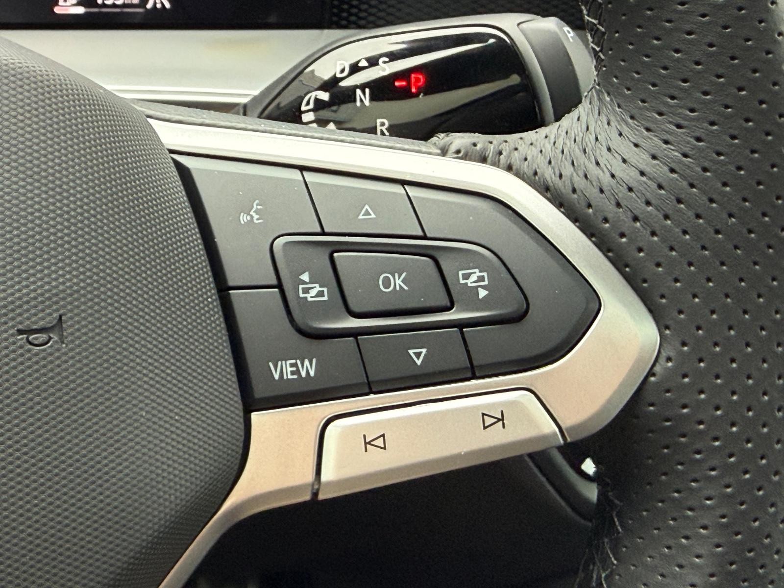 Volkswagen Tiguan Vehicle Image 11