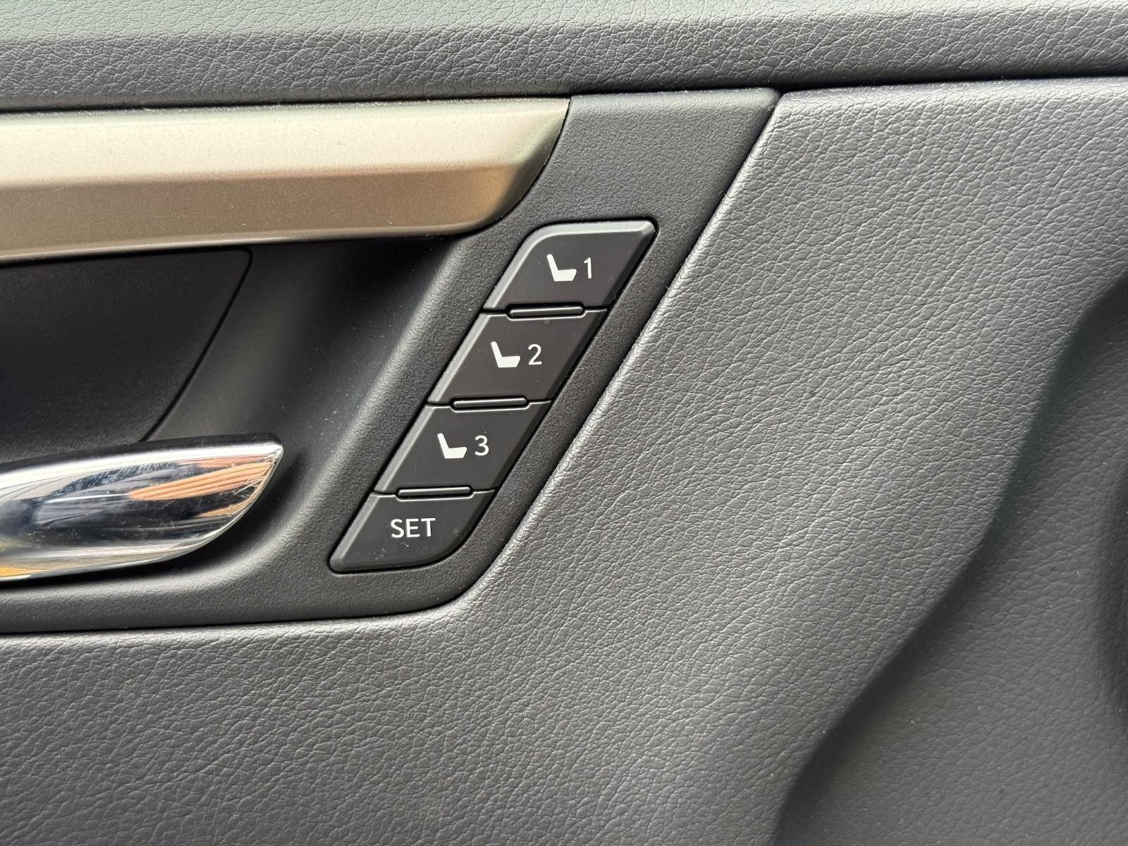 Lexus RX Vehicle Image 17