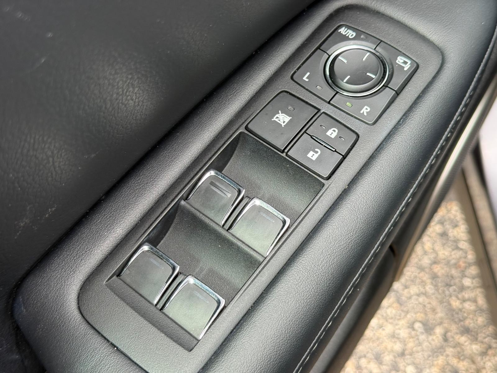 Lexus RX Vehicle Image 24