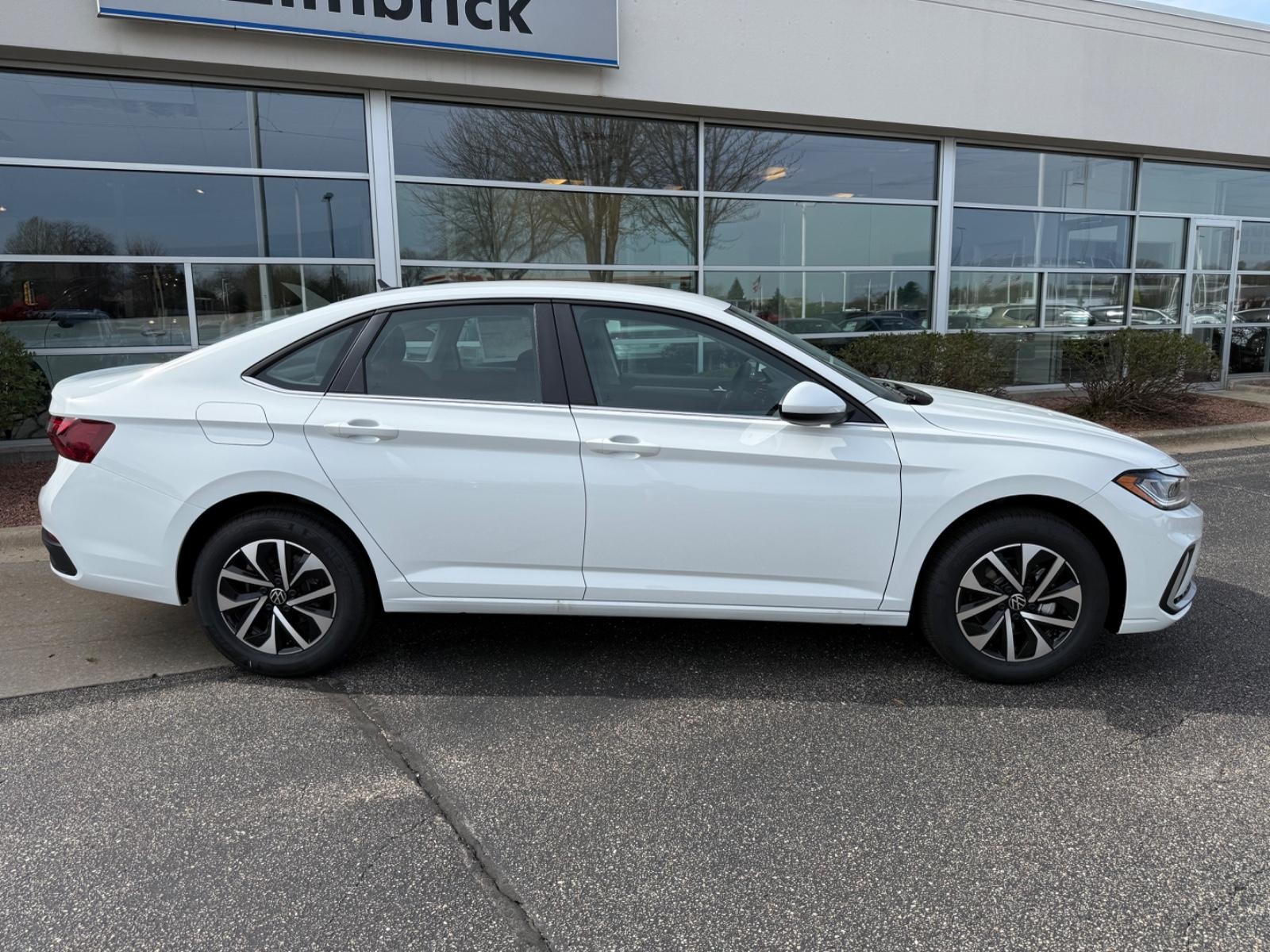 Volkswagen Jetta Vehicle Image 02