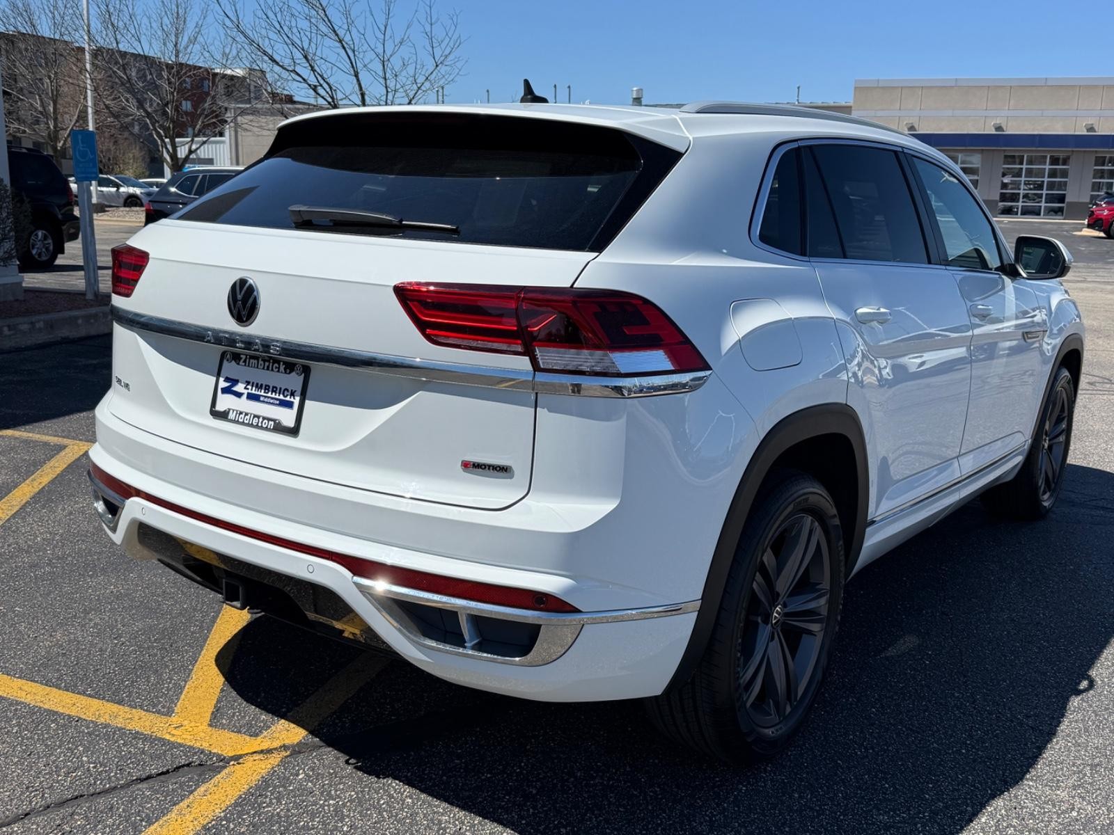 Volkswagen Atlas Cross Sport Vehicle Image 03