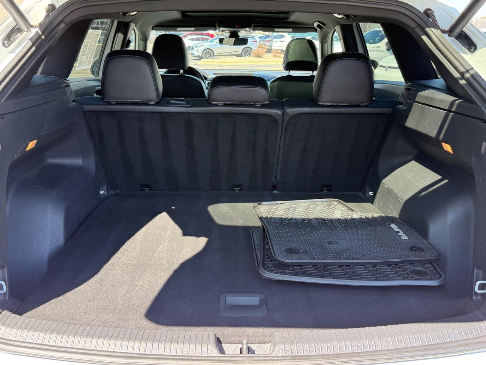 Volkswagen Atlas Cross Sport Vehicle Image 05