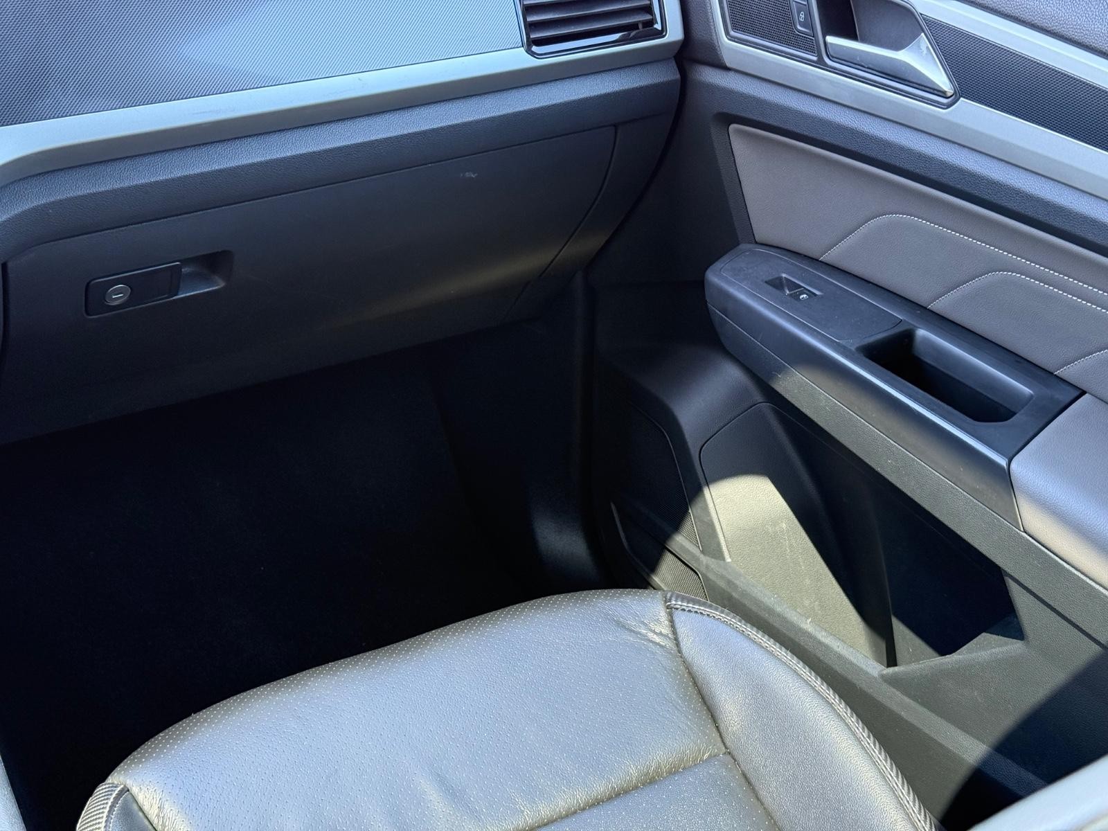 Volkswagen Atlas Cross Sport Vehicle Image 15