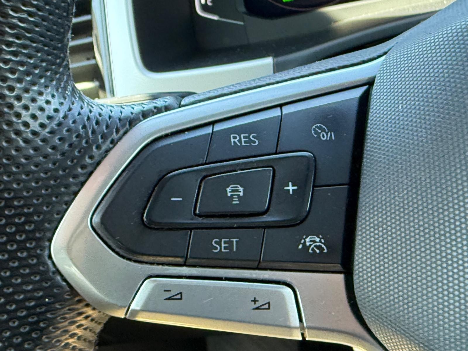 Volkswagen Atlas Cross Sport Vehicle Image 16
