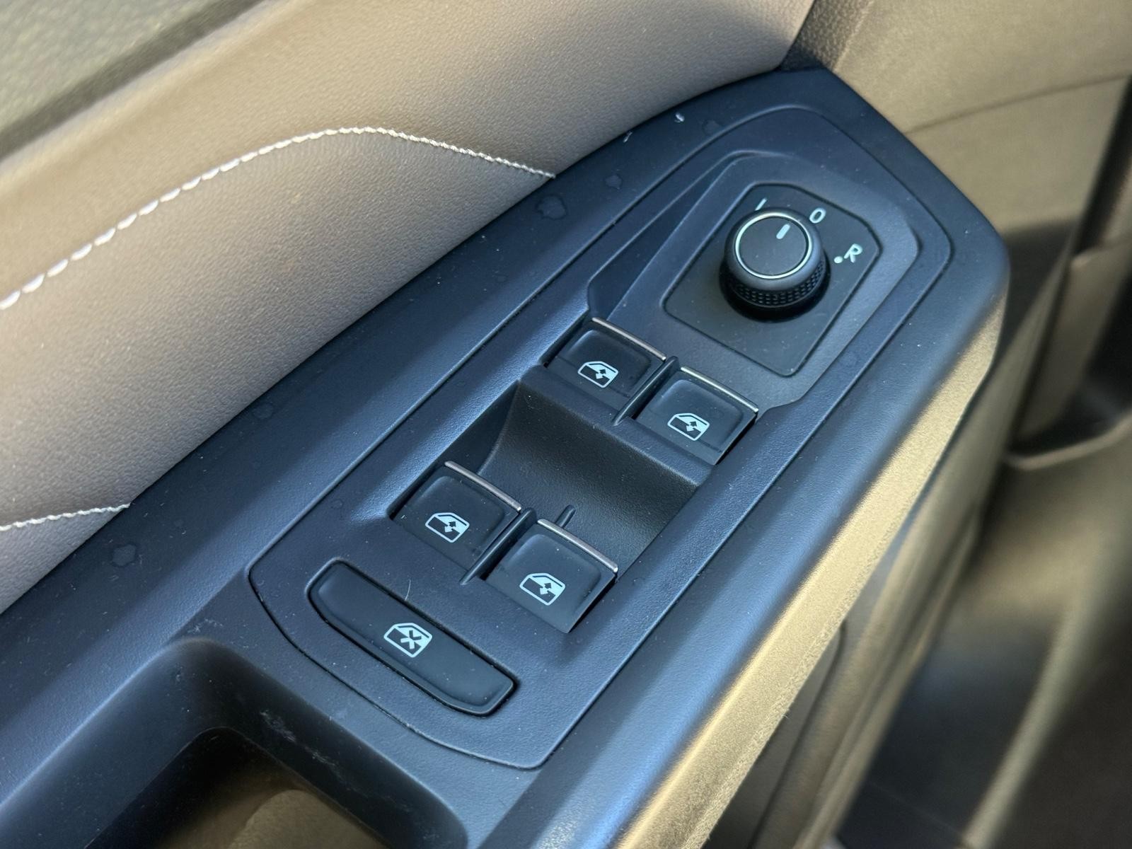 Volkswagen Atlas Cross Sport Vehicle Image 21