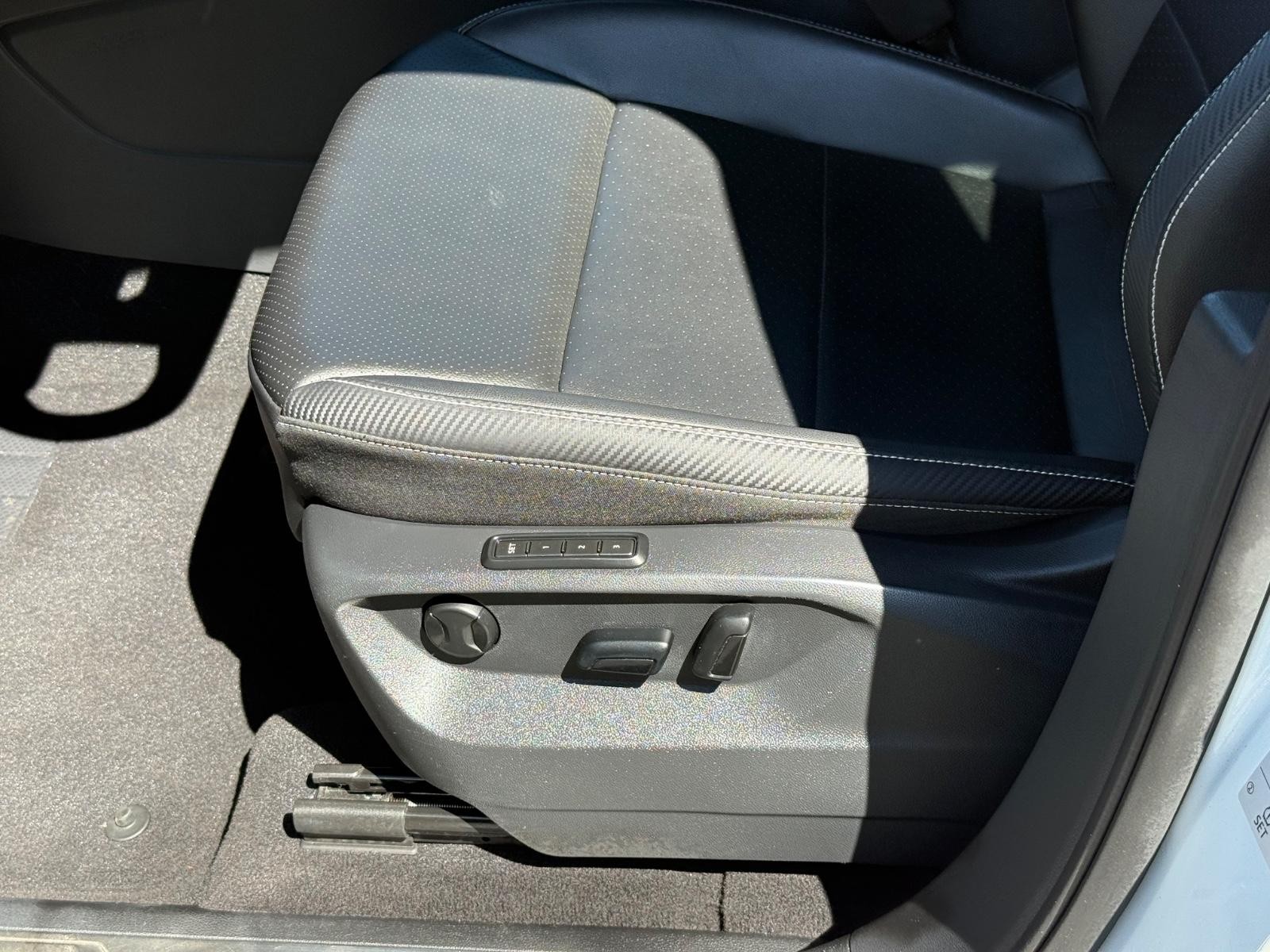 Volkswagen Atlas Cross Sport Vehicle Image 22