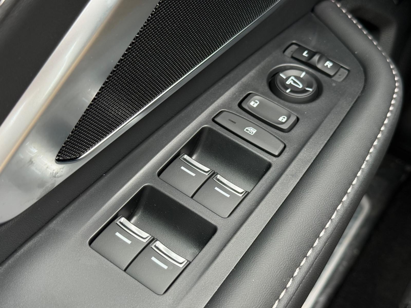 Acura RDX Vehicle Image 16