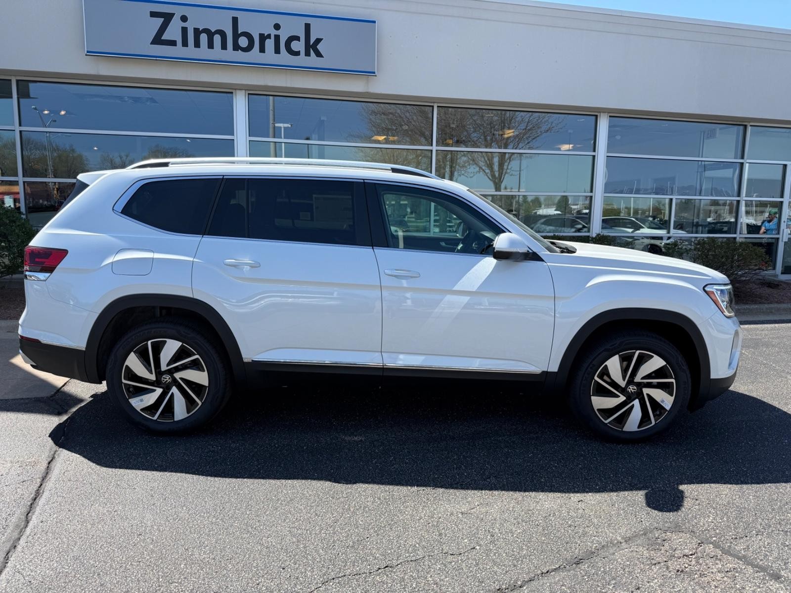 Volkswagen Atlas Vehicle Image 02