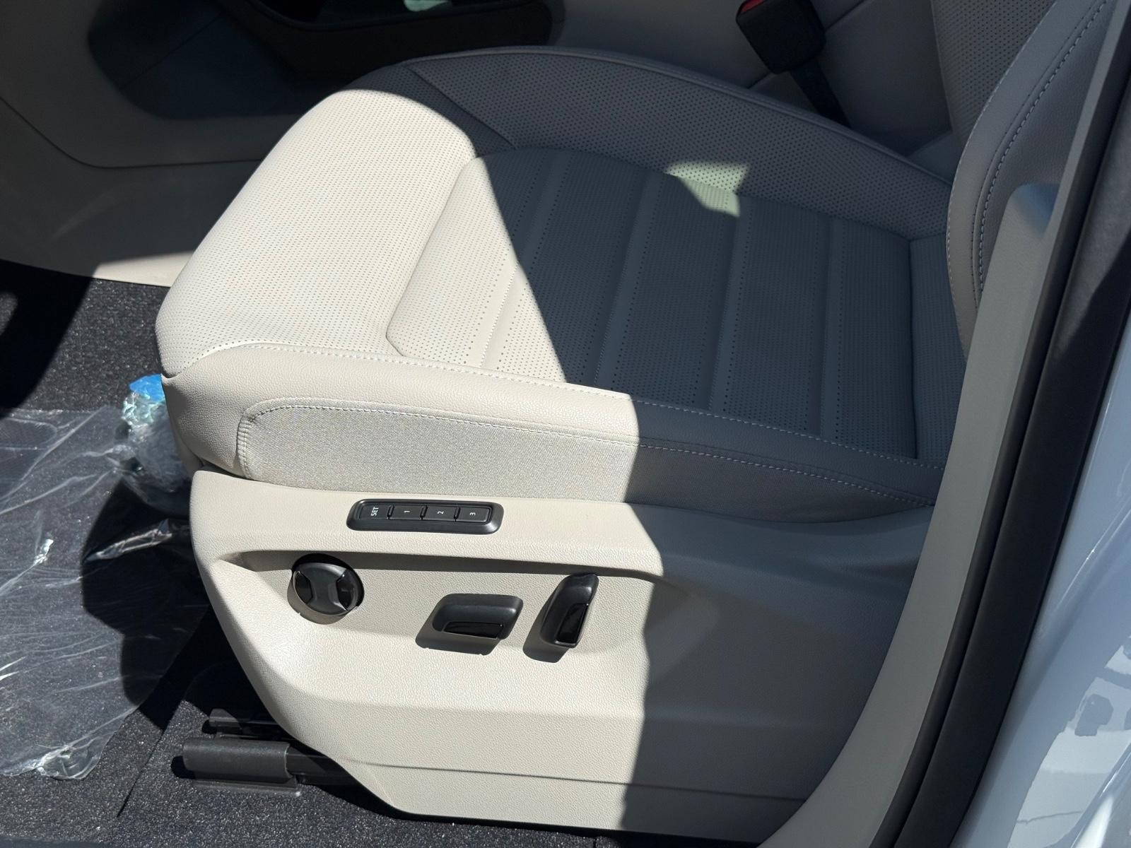 Volkswagen Atlas Vehicle Image 17