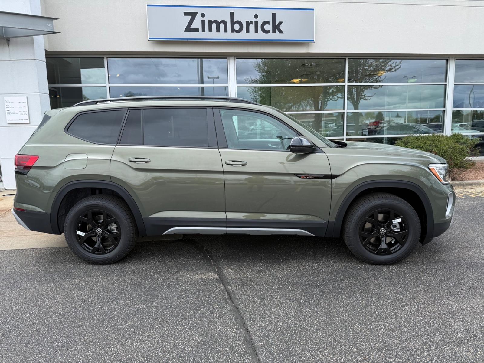 Volkswagen Atlas Vehicle Image 02