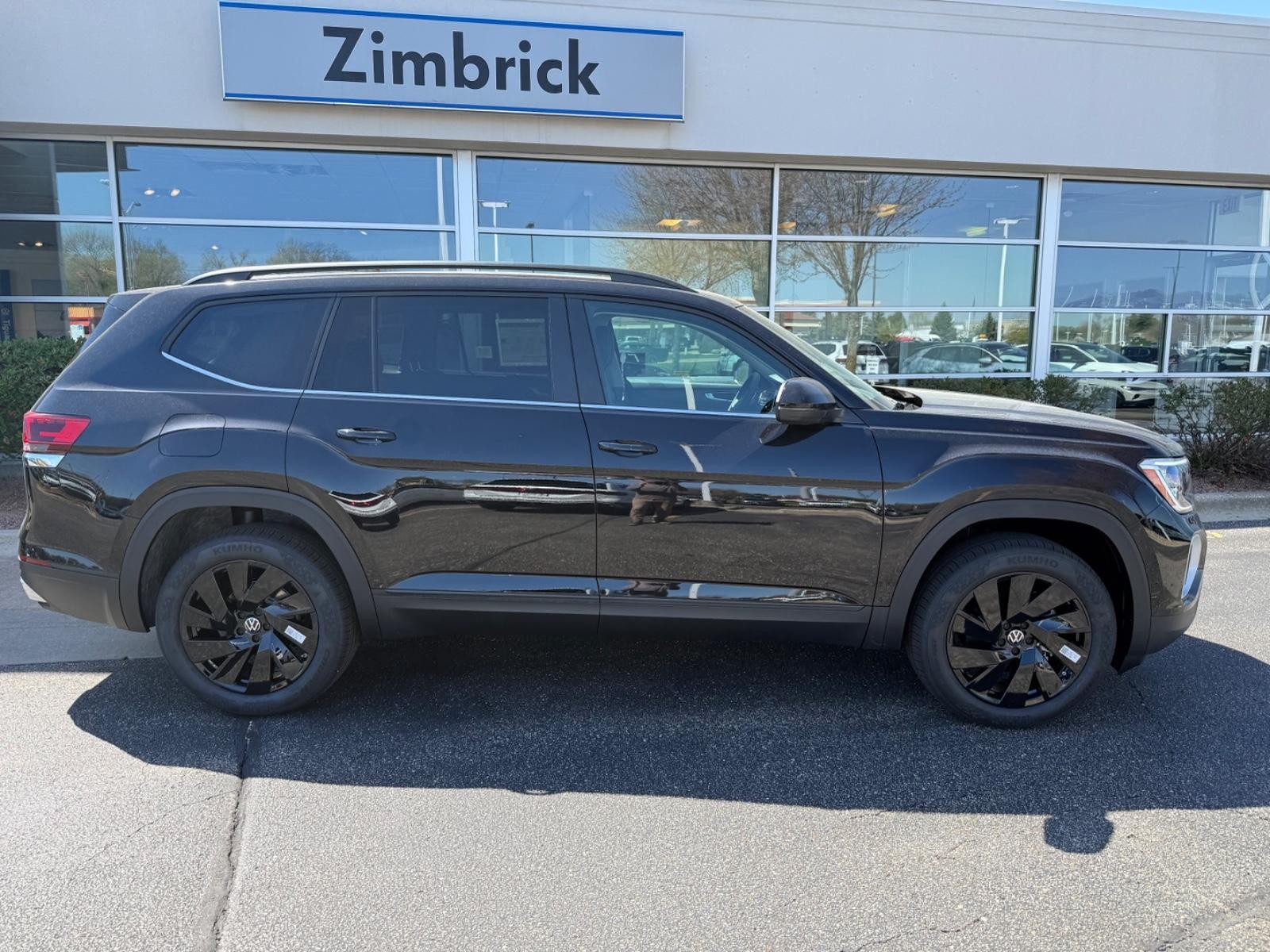 Volkswagen Atlas Vehicle Image 02