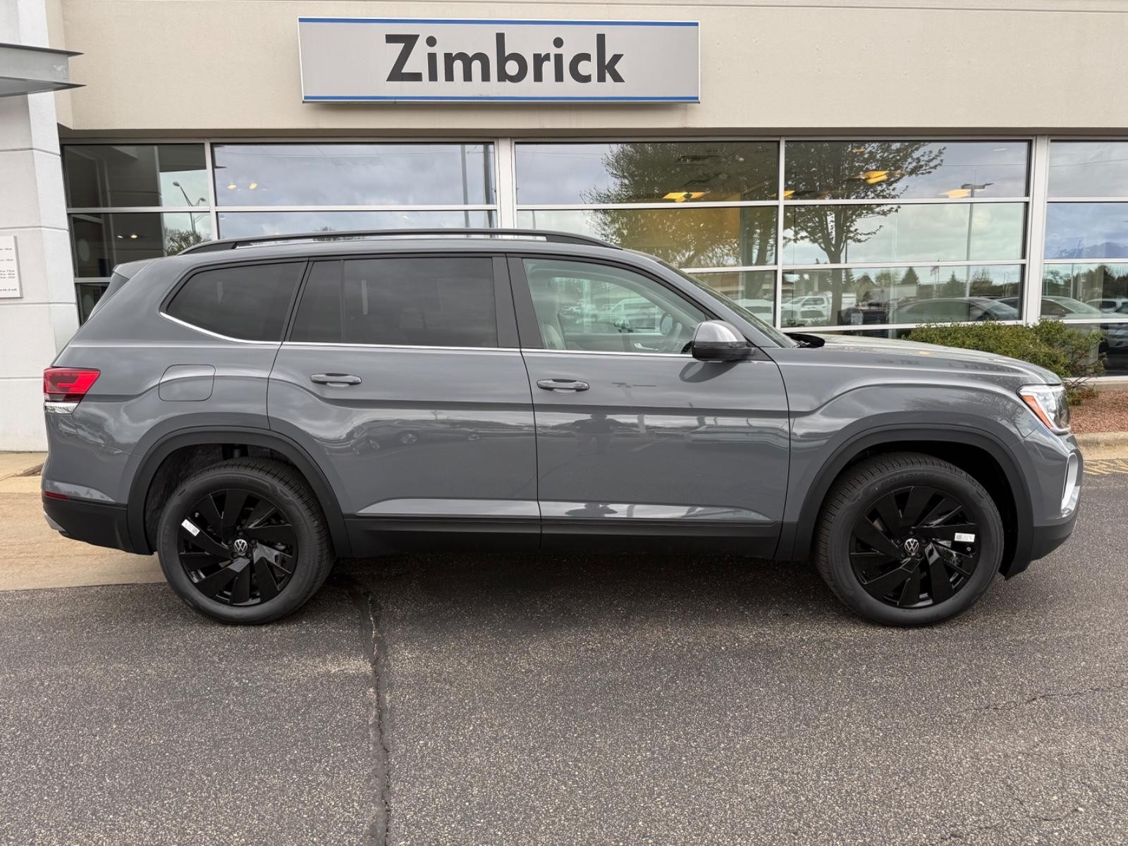 Volkswagen Atlas Vehicle Image 02