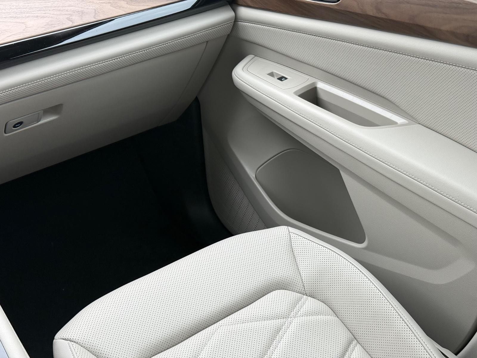 Volkswagen Atlas Vehicle Image 11