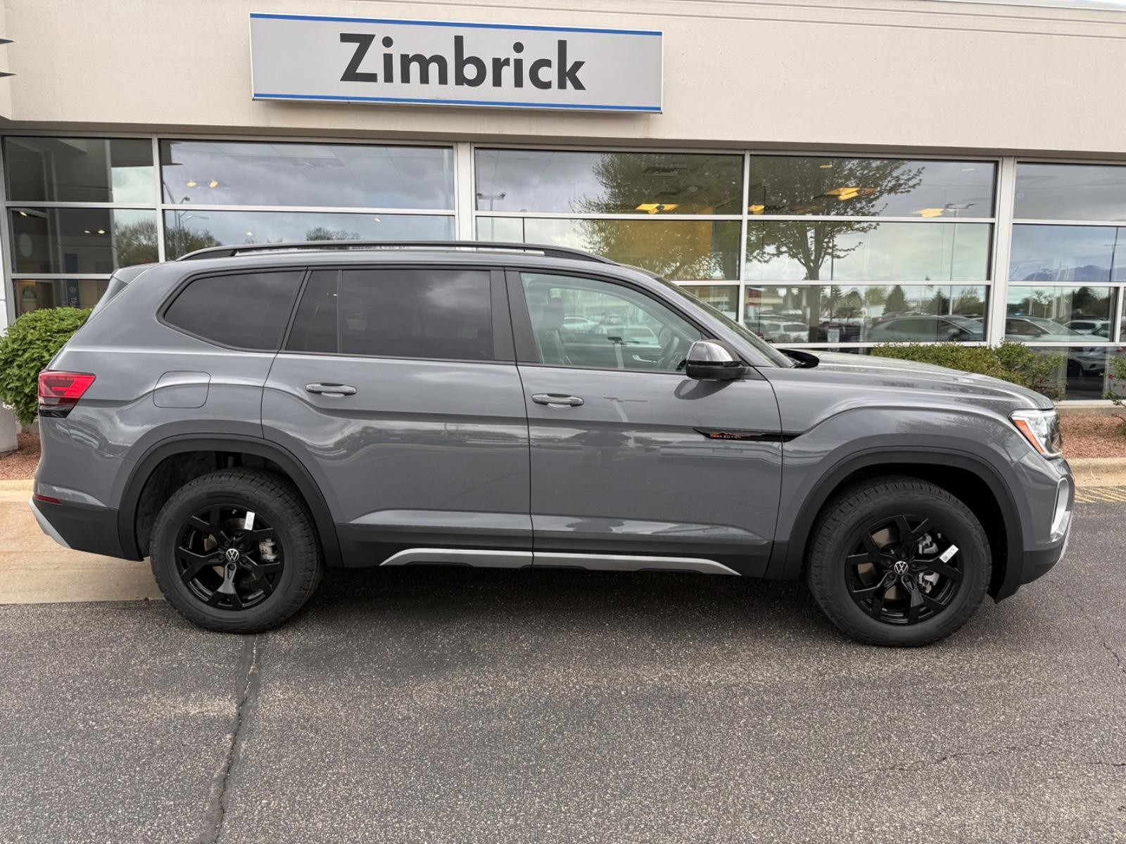 Volkswagen Atlas Vehicle Image 02