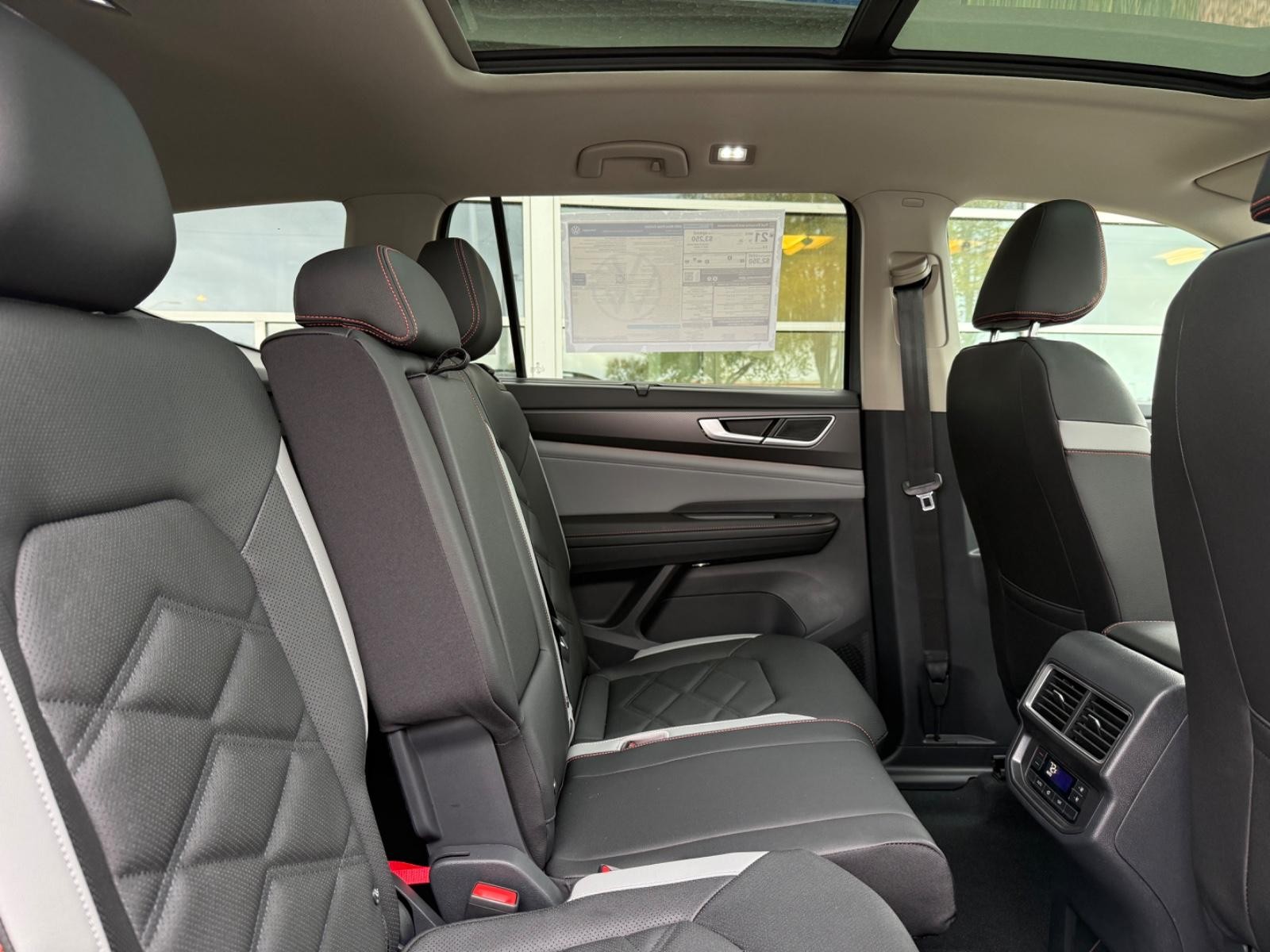Volkswagen Atlas Vehicle Image 04
