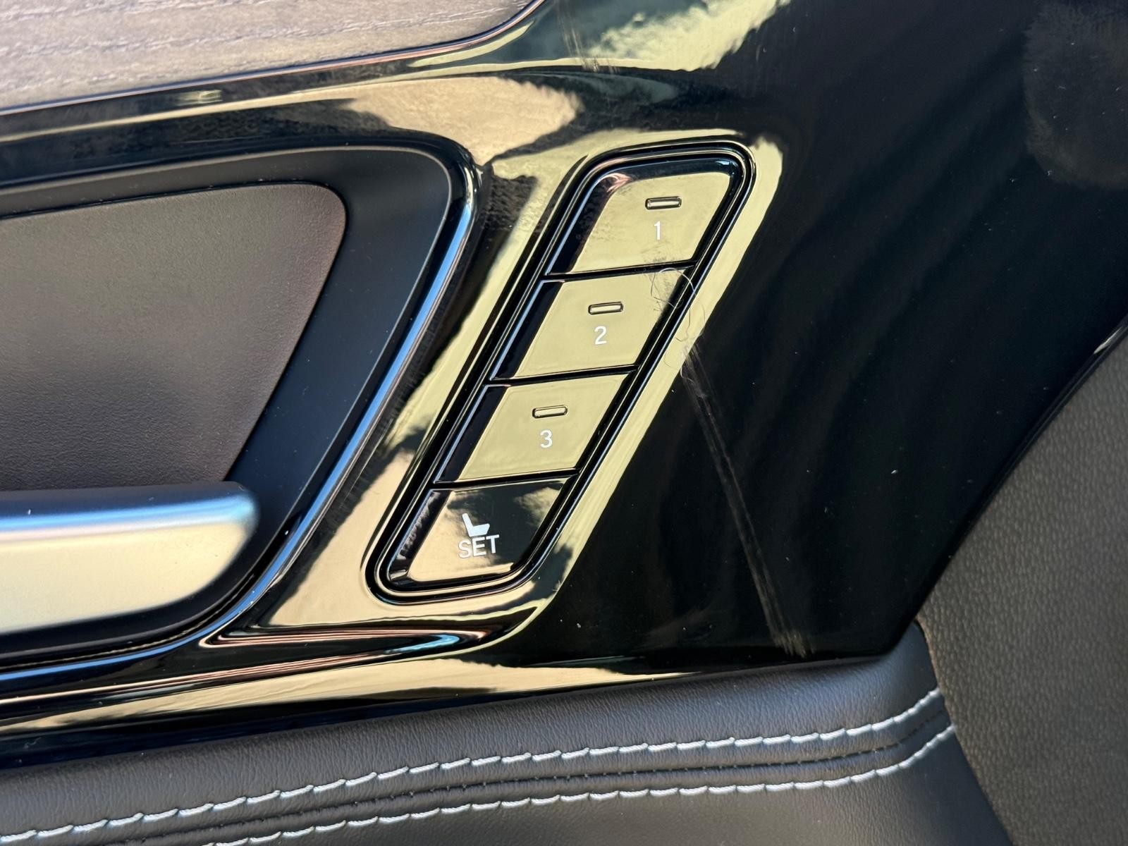 Acura MDX Vehicle Image 11