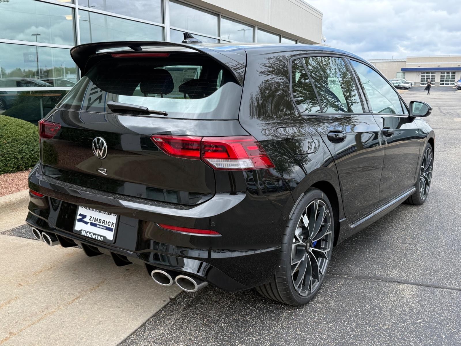 Volkswagen Golf R Vehicle Image 03