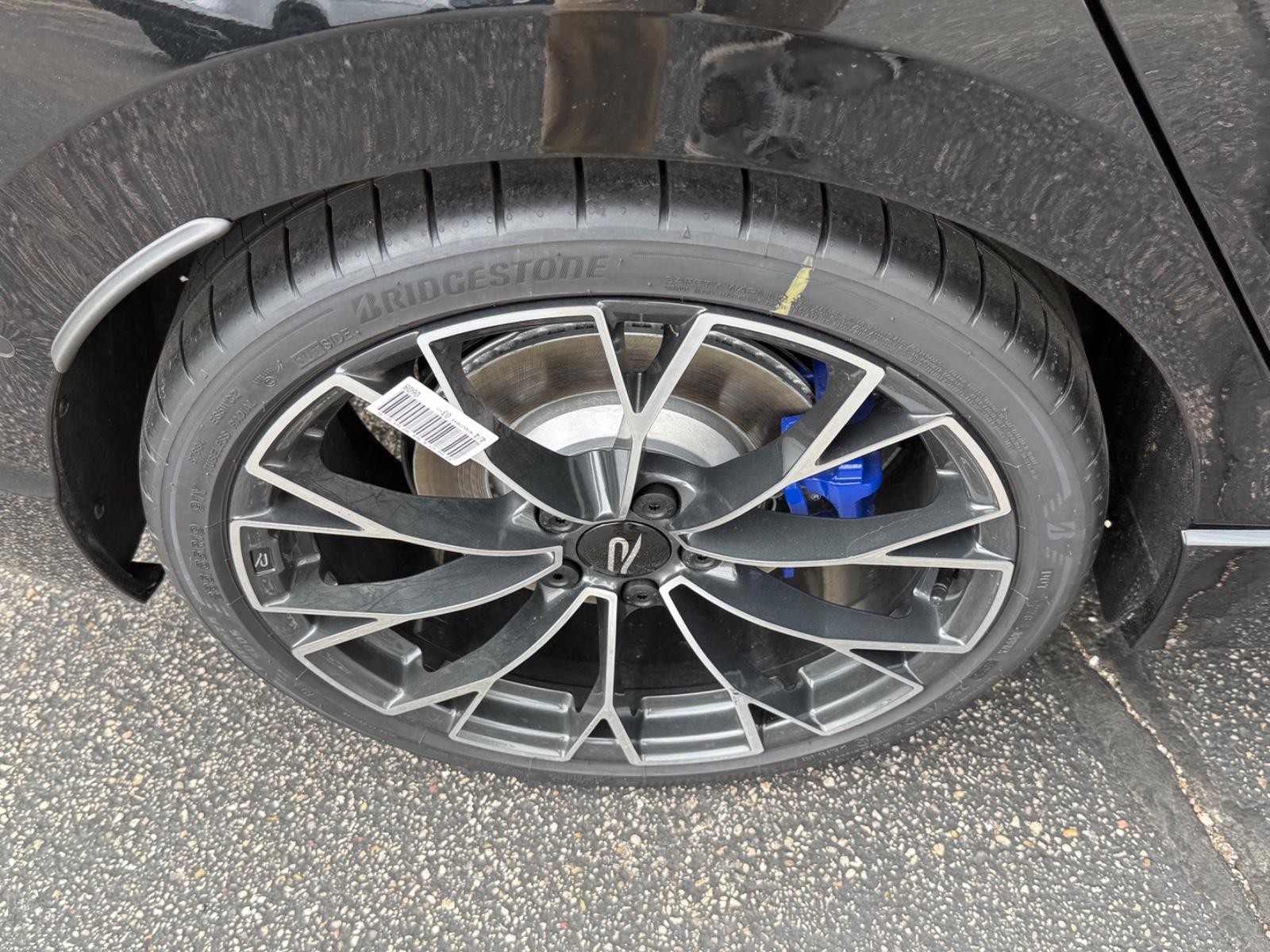 Volkswagen Golf R Vehicle Image 04