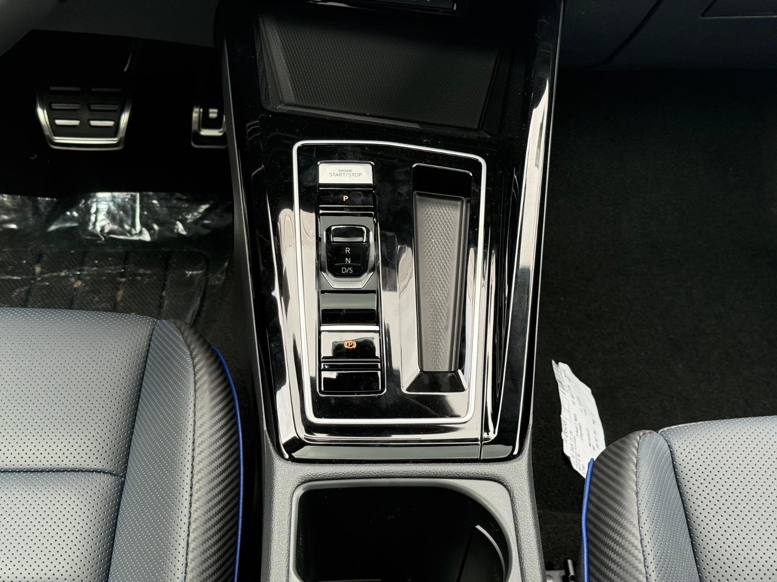 Volkswagen Golf R Vehicle Image 08