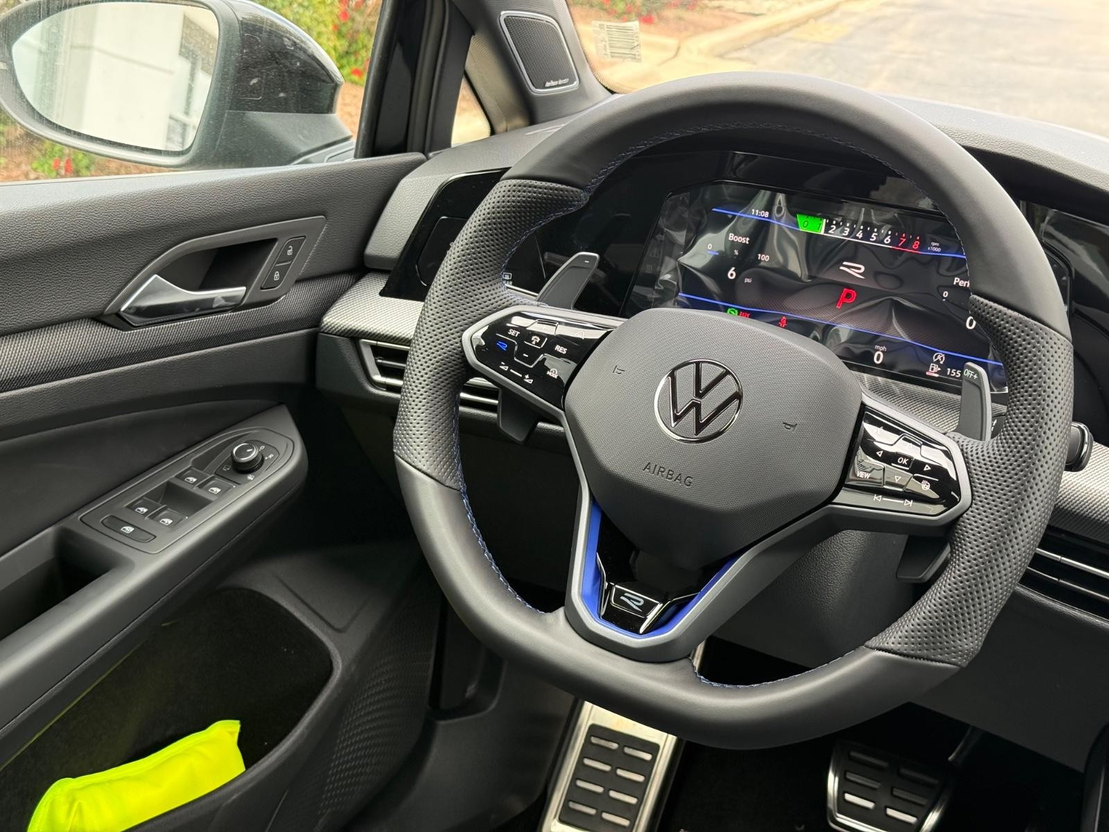 Volkswagen Golf R Vehicle Image 09