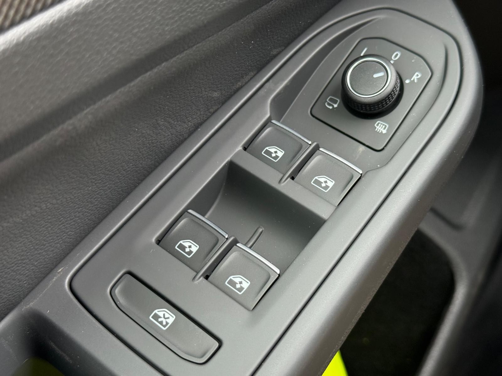 Volkswagen Golf R Vehicle Image 15