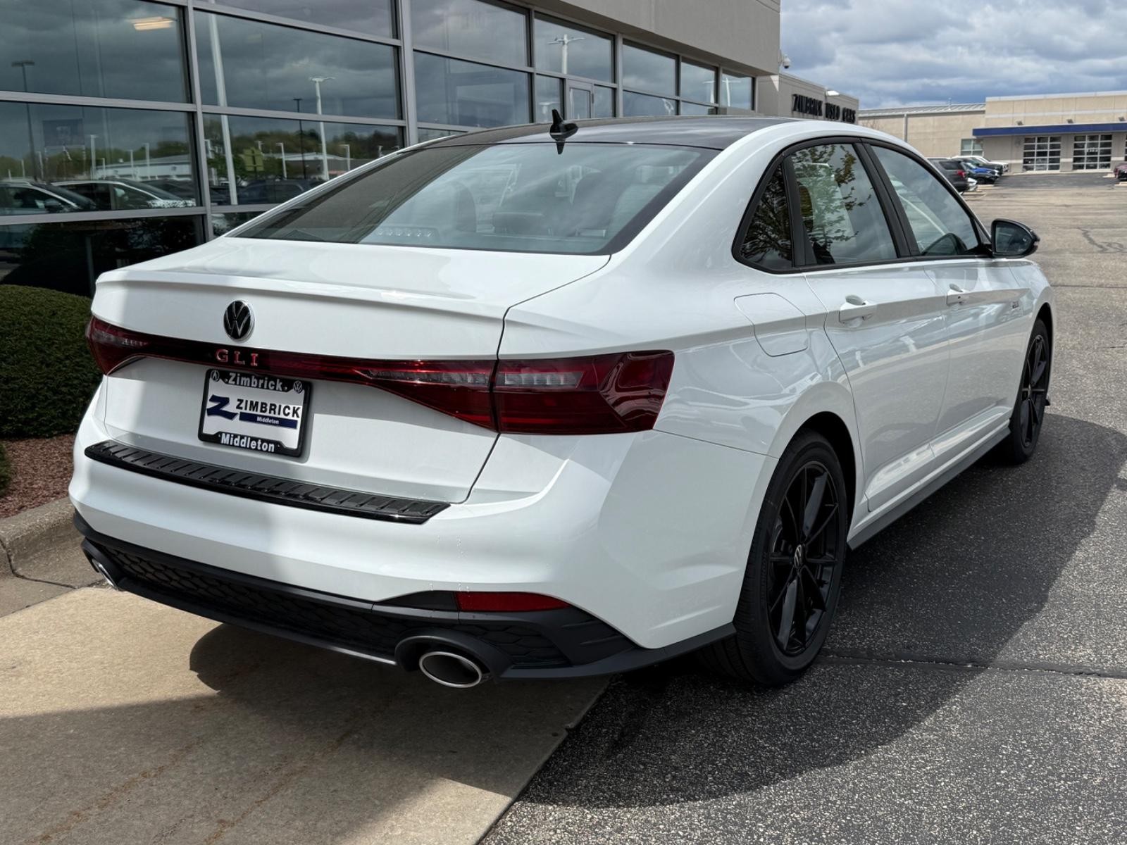Volkswagen Jetta GLI Vehicle Image 03