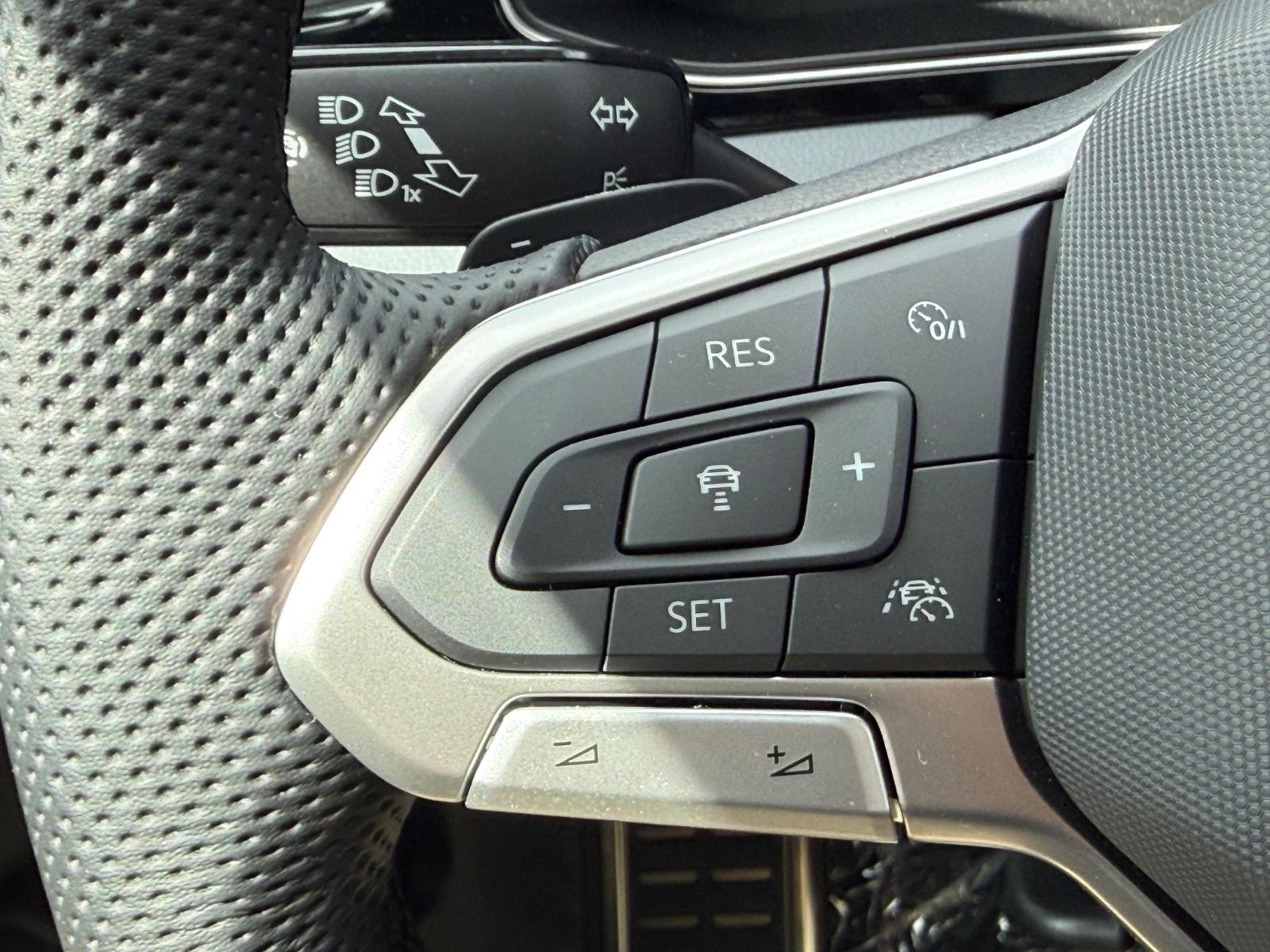 Volkswagen Jetta GLI Vehicle Image 11
