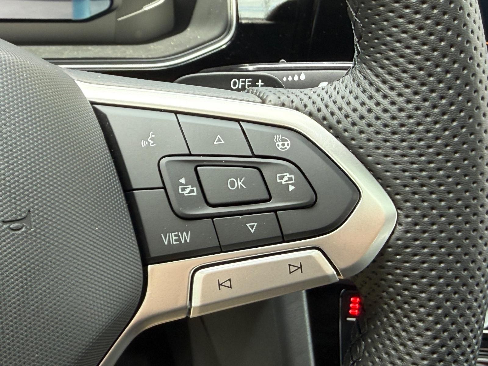 Volkswagen Jetta GLI Vehicle Image 12
