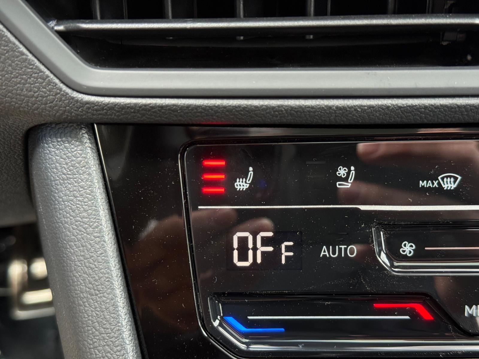 Volkswagen Jetta GLI Vehicle Image 14