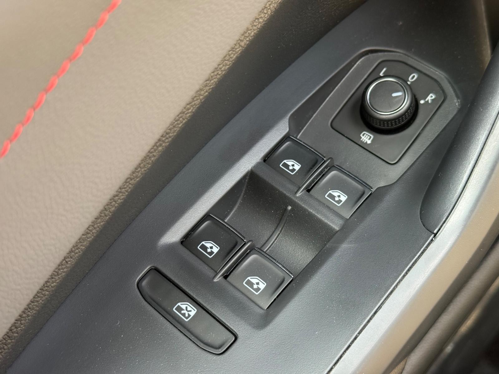 Volkswagen Jetta GLI Vehicle Image 15